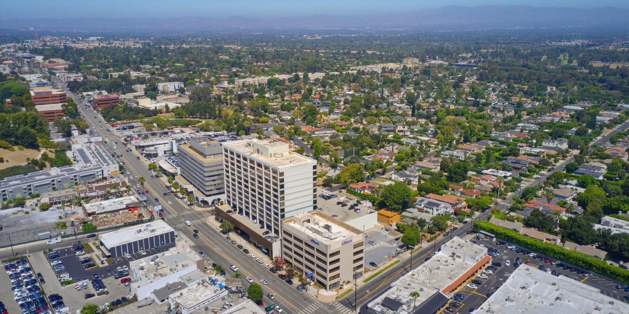 Aerial view of 16601 Ventura Blvd and the surrounding Encino trade area